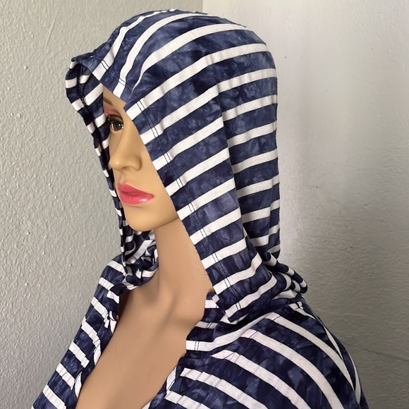 Saint Tropez V-Neck Top - Picture 7 of 14